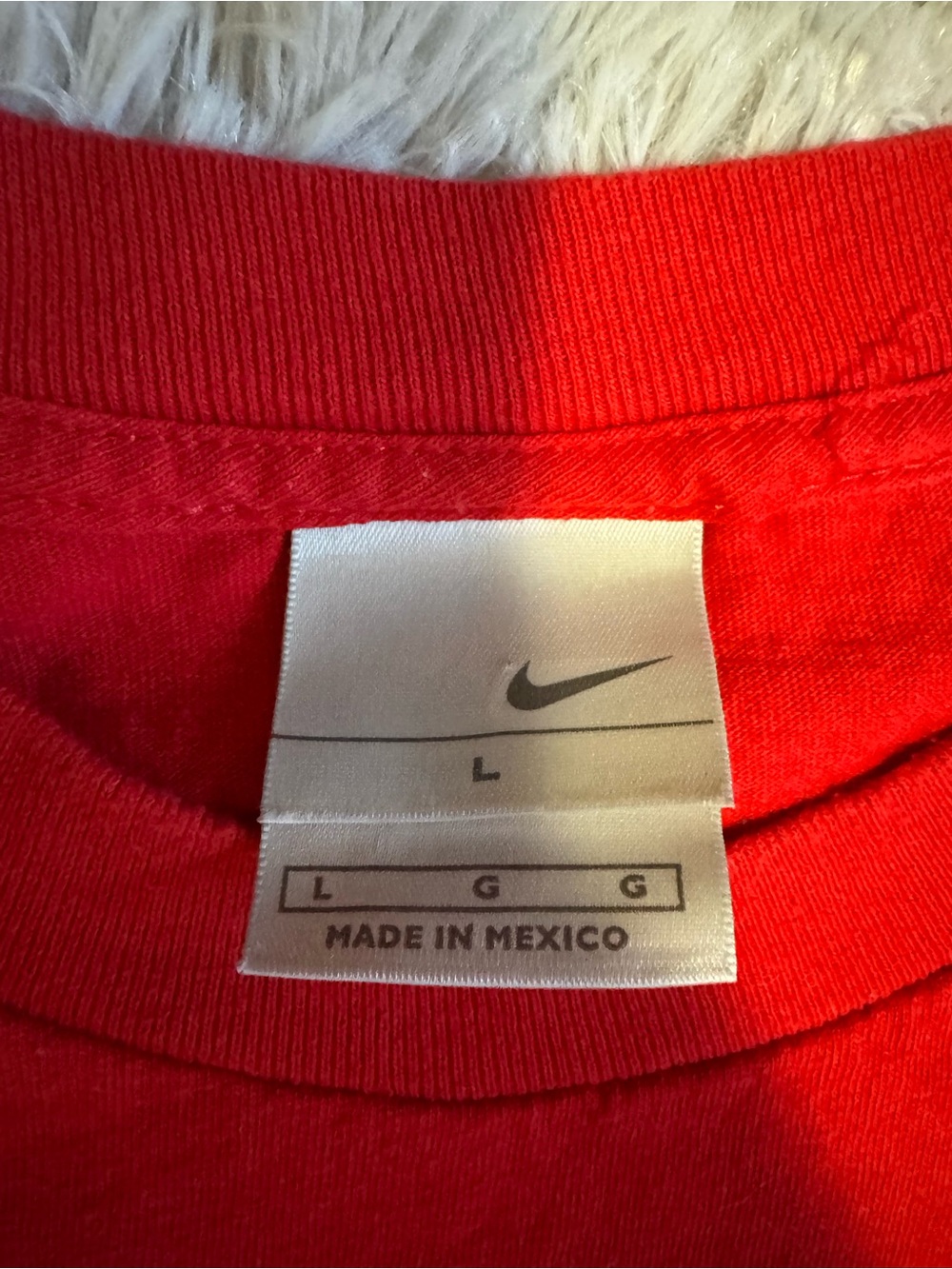 Y2K era Nike Red Canada Maple Leaf Graphic Tee - Picture 2 of 5